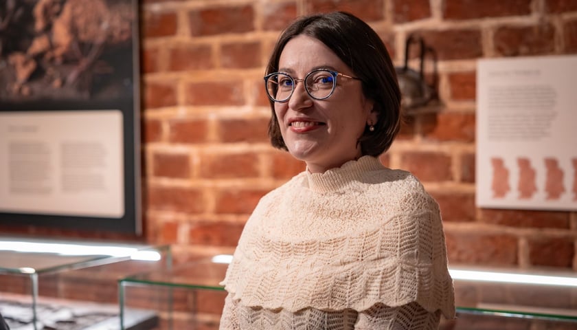 <p>Dr Agata Maciończyk, kuratorka wystawy &bdquo;Pieśń o roladzie, czyli Wrocław od kuchni&rdquo; w Muzeum Archeologicznym&nbsp;</p>