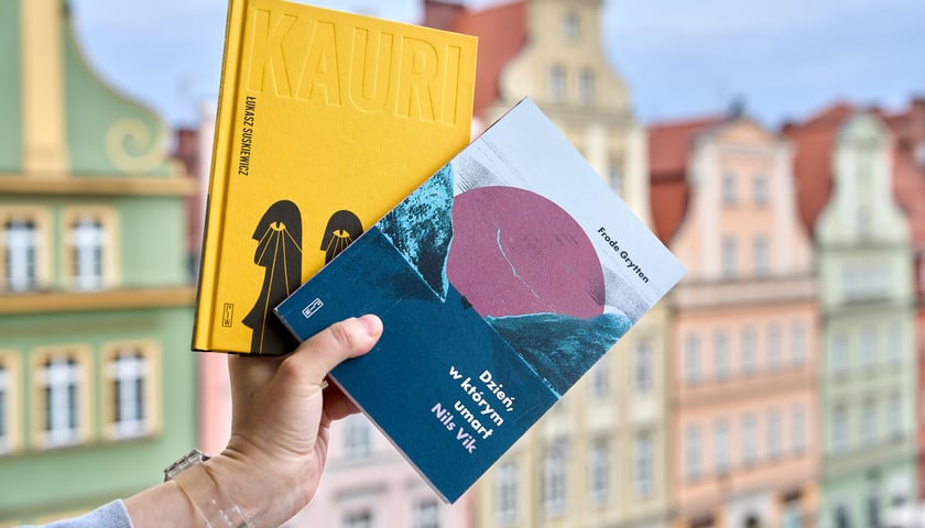 <p>Frode Grytten, &bdquo;Dzień, w kt&oacute;rym umarł Nils Vik&rdquo;, przełożyła Katarzyna Tunkiel, Łukasz Siskiewicz, &bdquo;Kauri&rdquo;, Państwowy Instytut Wydawniczy</p>