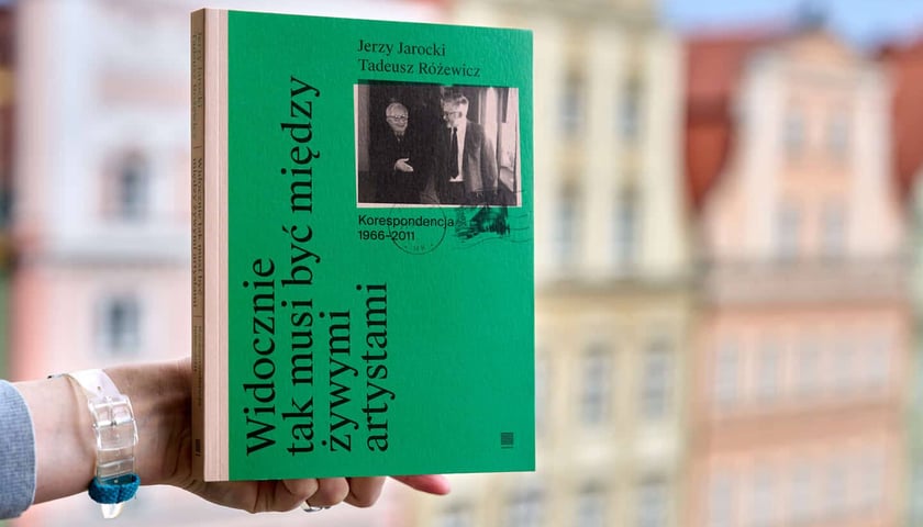 <p>Jerzy Jarocki, Tadeusz R&oacute;żewicz, &bdquo;Widocznie tak musi być między żywymi artystami. Korespondencja 1966-2011&rdquo;, opracowanie Anna Romaniuk&nbsp;</p>