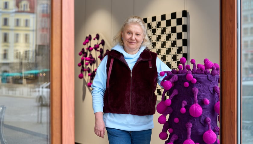 <p>Prace Aleksandry Gisges Daleckiej obejrzymy w mia Art Gallery do 16 kwietnia &ndash; na zdjęciu artystka</p>