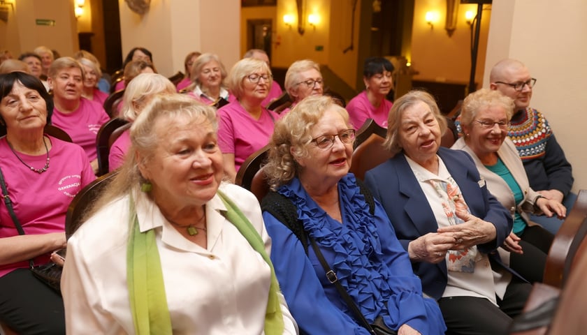 Uroczystość we wrocławskim starym Ratuszu, podczas której podziękowania za pracę na rzecz seniorów odebrało ponad 30 zaangażowanych społecznie wrocławian i wrocławianek.