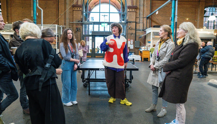 <p>Markthalle Neun, kupcy z Hali Targowej</p>
