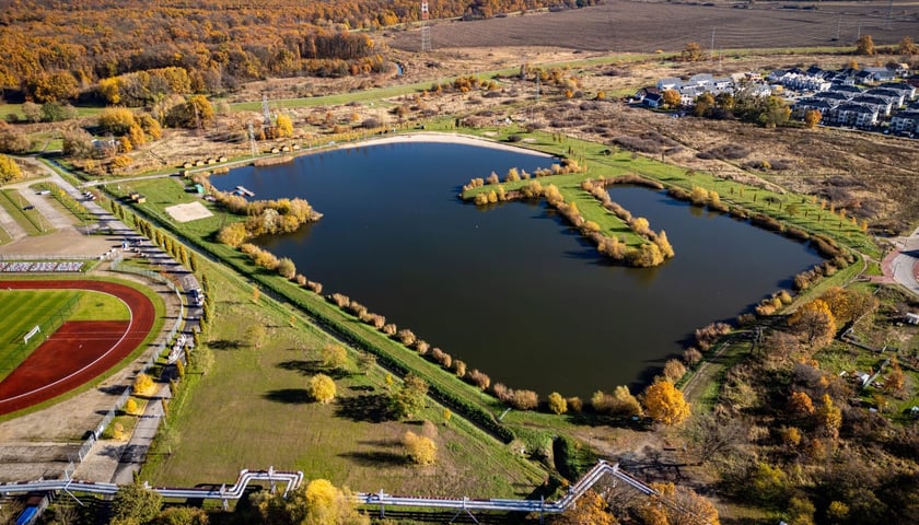 Kąpielisko Błękitna Laguna w Siechnicach, widok z drona.