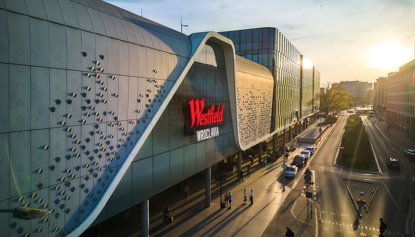 Wizualizacja budynku centrum handlowego Wroclavia z nowym logo międzynarodowej marki Westfield