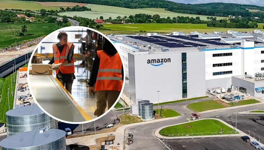 Potężne hale magazynowe w tle widać góry, w kółku pracownicy spółki Amazon. Supernowoczesne centrum logistyczne Amazon powstanie w Dobromierzu na Dolnym Śląsku