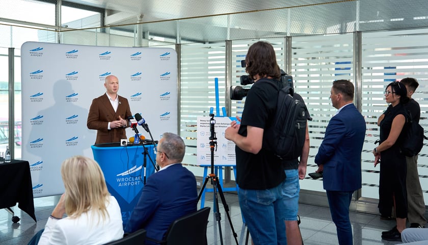 Podpisanie umowy na budowę terminalu non-Schengen, 14 lipca 2026