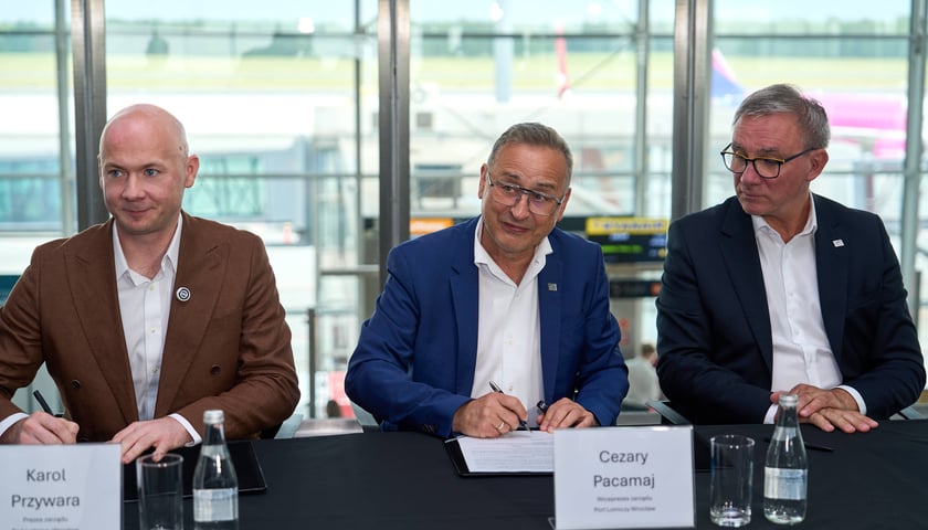 Podpisanie umowy na budowę terminalu non-Schengen, 14 lipca 2026