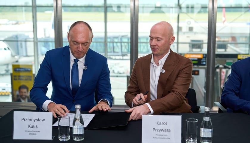 Podpisanie umowy na budowę terminalu non-Schengen, 14 lipca 2026