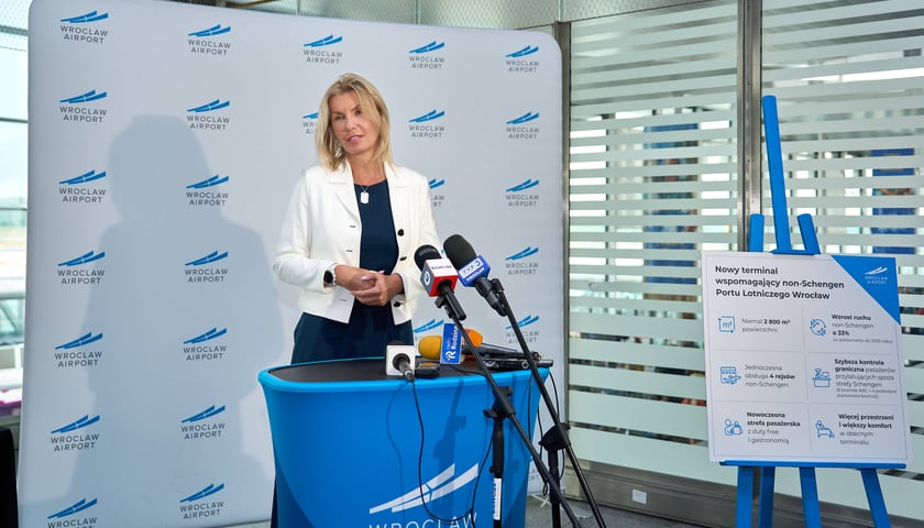 Podpisanie umowy na budowę terminalu non-Schengen, 14 lipca 2026