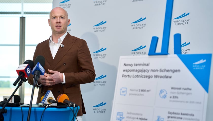 Podpisanie umowy na budowę terminalu non-Schengen, 14 lipca 2026