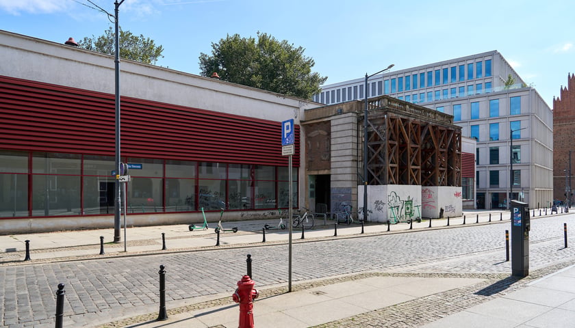Pozostałości po Pałacu Hatzfeldów przy ul. Wita Stwosza, 22 lipca 2026