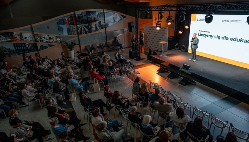 Uczestnicy poprzedniej edycji konferencji "Liczymy się dla edukacji".