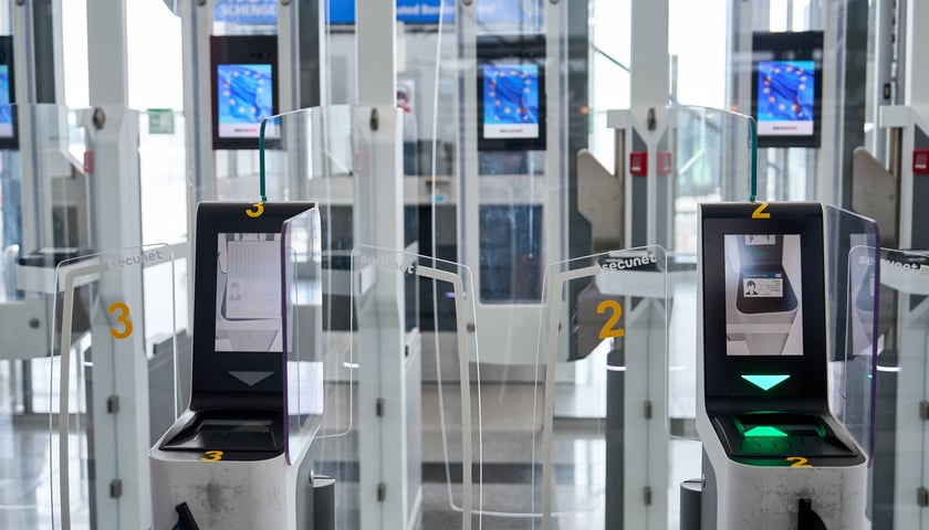 Bramki do automatycznej kontroli granicznej na wrocławskim lotnisku, 18 sierpnia 2026
