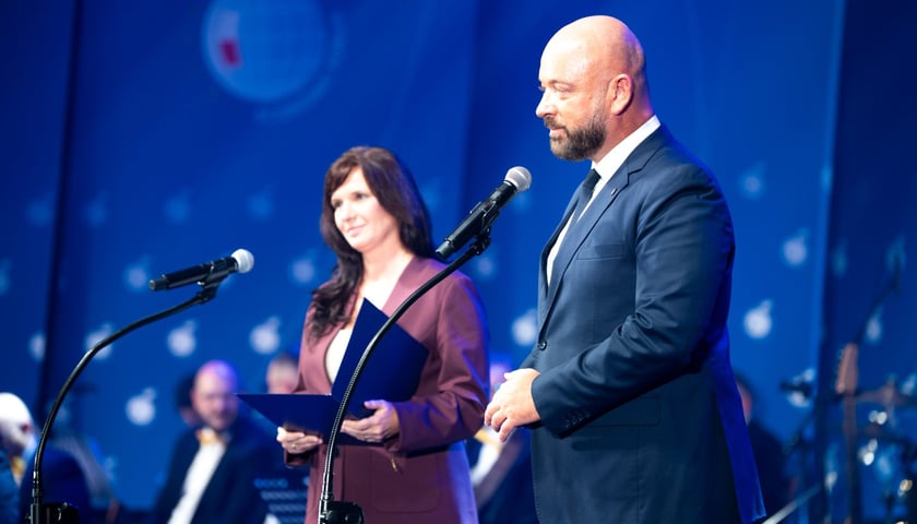Magdalena Okulowska (prezes ARAW) i prezydent Wrocławia Jacek Sutryk