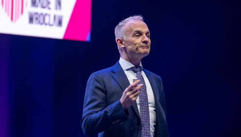 prof. Mikołaj Jan Piskorski, dziekan do spraw kształcenia kadry zarządzającej w IMD w Lozannie
