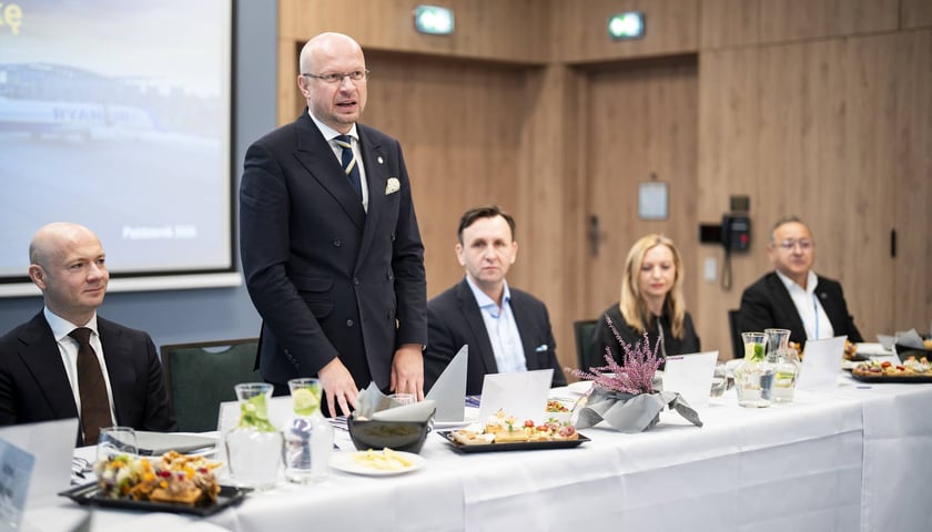 <p>Jakub Mazur, wiceprezydent Wrocławia, prezentacja raportu KPMG o obecności linii Ryanair we Wrocławiu, Port Lotniczy Wrocław, 30 października 2026</p>