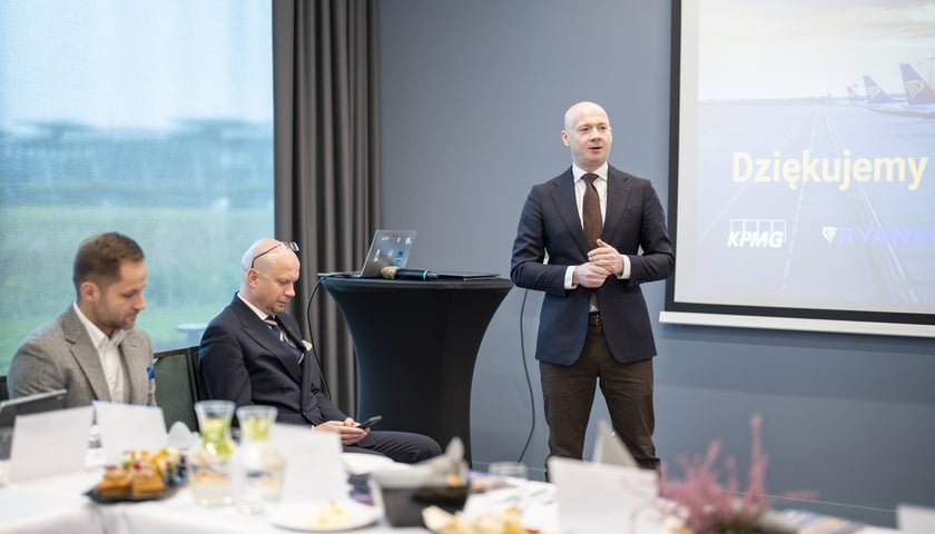 Karol Przywara, prezes zarządu Portu Lotniczego Wrocław, prezentacja raportu KPMG o obecności linii Ryanair we Wrocławiu, Port Lotniczy Wrocław, 30 października 2026