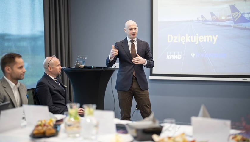Karol Przywara, prezes zarządu Portu Lotniczego Wrocław, prezentacja raportu KPMG o obecności linii Ryanair we Wrocławiu, Port Lotniczy Wrocław, 30 października 2026