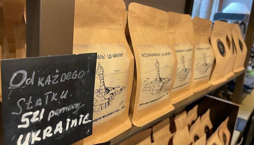 Z sprzedaży każdej paczki kawy 5 zł  jest przeznaczone na rzecz Fundacji Ukraina