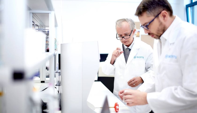 Od prawej strony: dr Jan Meler i dr Paweł Biernat, Biotts Wrocław