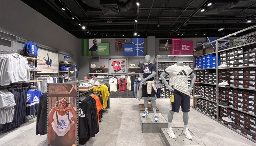 Adidas w centrum handlowym Wrocław Fashion Outlet (dawne Factory) przy ul Granicznej