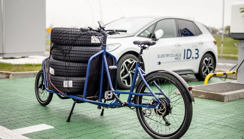 Powiększ obraz: Elektryczny rower cargo powstaje w całości w Polsce