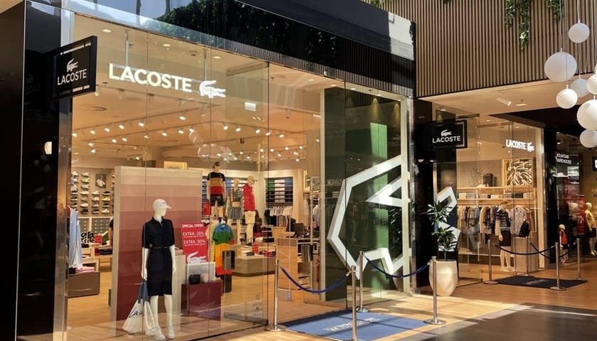 Lacoste w centrum handlowym Wrocław Fashion Outlet (dawne Factory) przy ul Granicznej