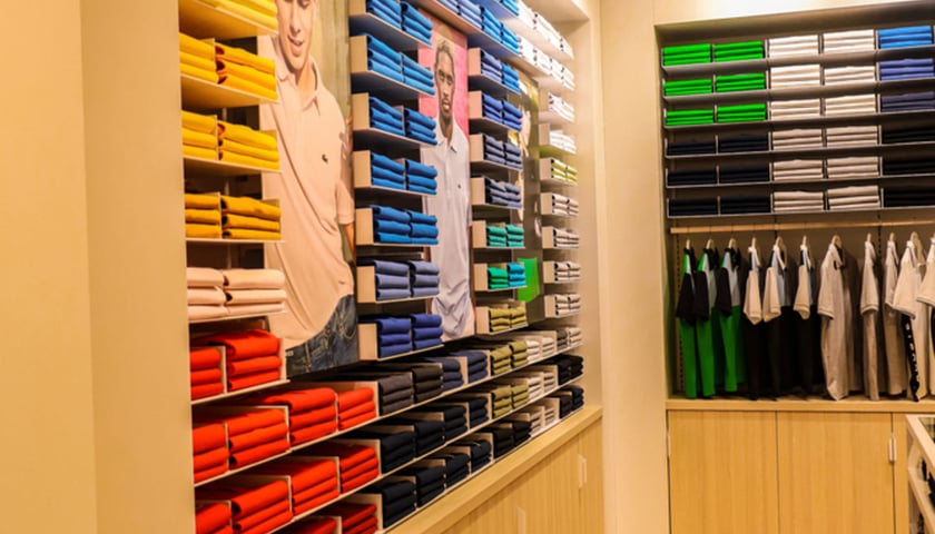 Lacoste w centrum handlowym Wrocław Fashion Outlet (dawne Factory) przy ul Granicznej