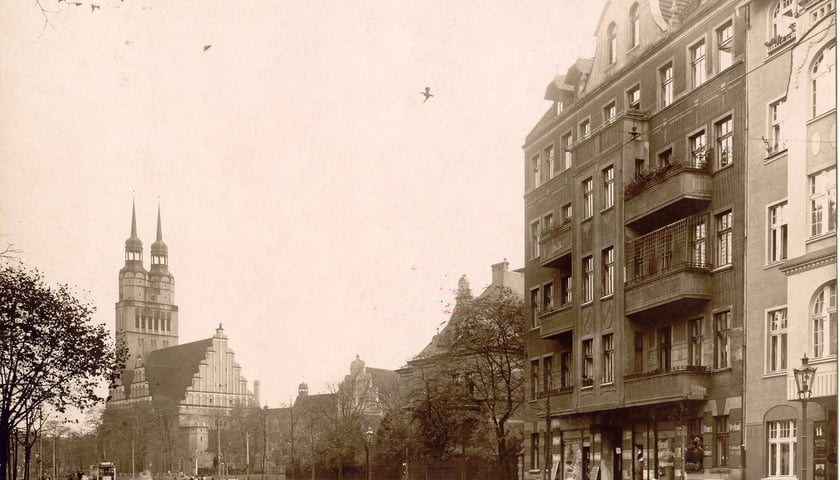 Rok 1912, kościół św. Pawła przy ul. Legnickiej. Widok w kierunku wschodnim / źródło: Muzeum Architektury we Wrocławiu / fotopolska.eu