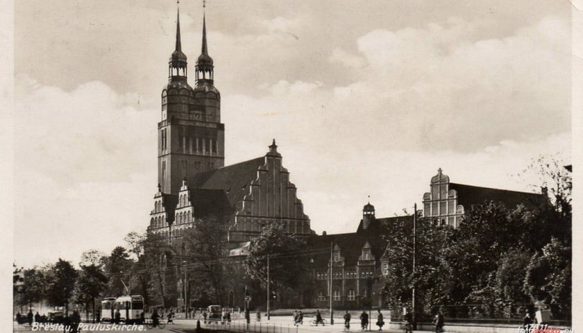 Lata 1939-1943, kościół św. Pawła widziany ze skrzyżowania ulicy Legnickiej z Bolesławiecką / źródło: fotopolska.eu