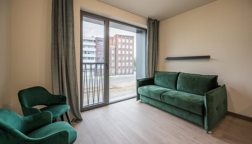 Nowy, wrocławski apartamentowiec znajduje się przy ulicy Romualda Traugutta