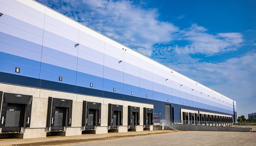 Na zdjęciu: wielkie hale magazynowe  GLP Wrocław V Logistics Centre, w których będzie centrum dystrybucji Shein