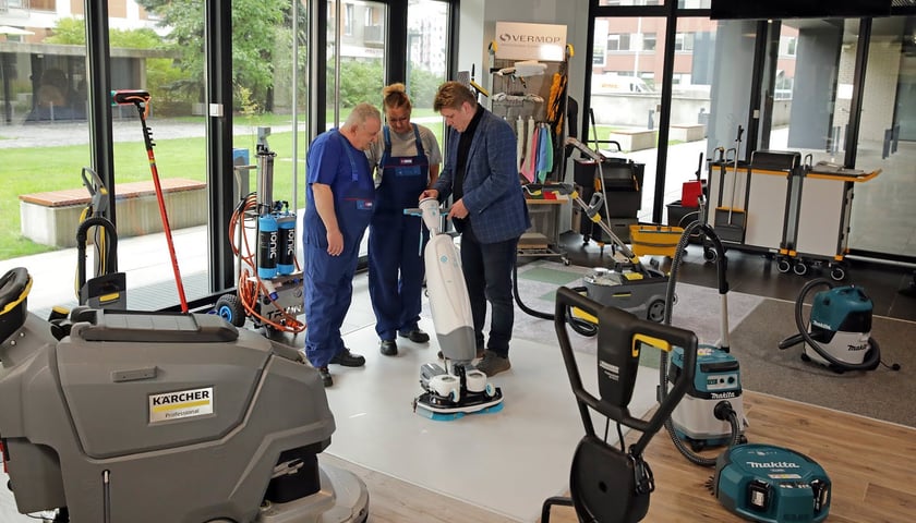 Uczestnicy szkoleń zdobędą praktyczną wiedzę o utrzymaniu czystości w obiektach publicznych. 