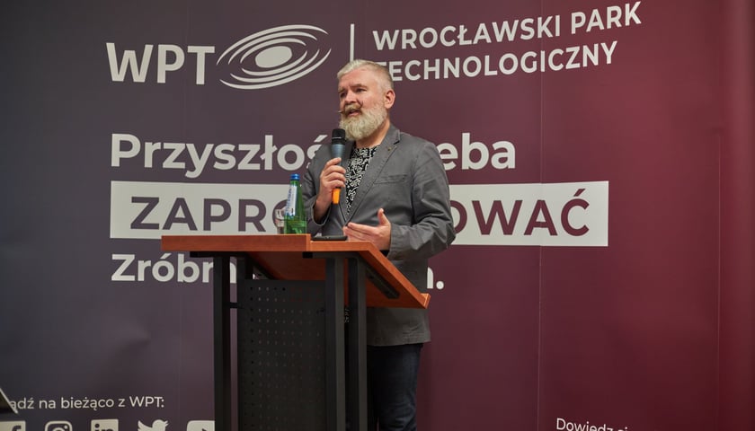 Na zdjęciu: prezes Wrocławskiego Parku Technologicznego - Maciej Potocki - podczas otwarcia Strefy Informacji Biznesowej WPT