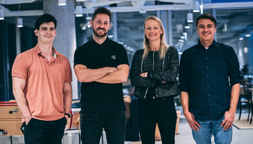 na zdjęciu zespół nagrodzonego Vue Storefront