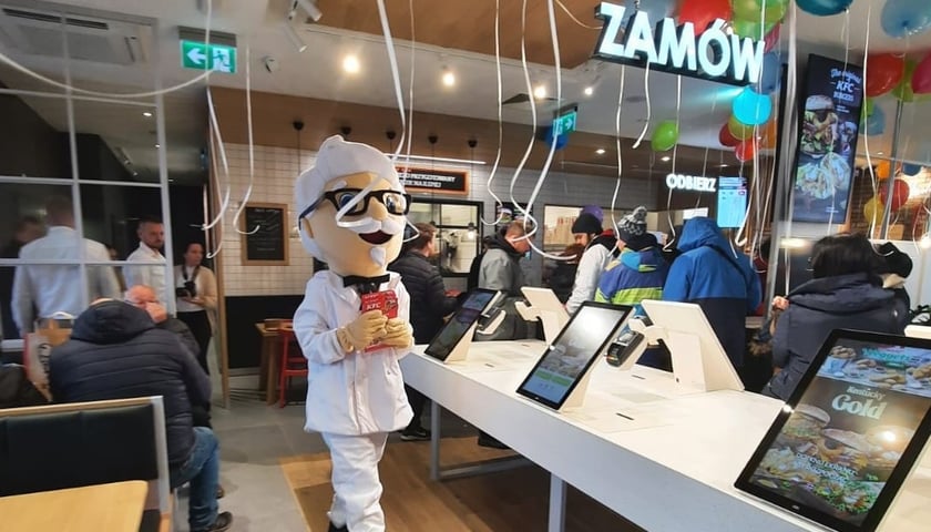 Na zdjęciu restauracja KFC w podwrocławskich Łanach, w N-Parku podczas otwarcia
