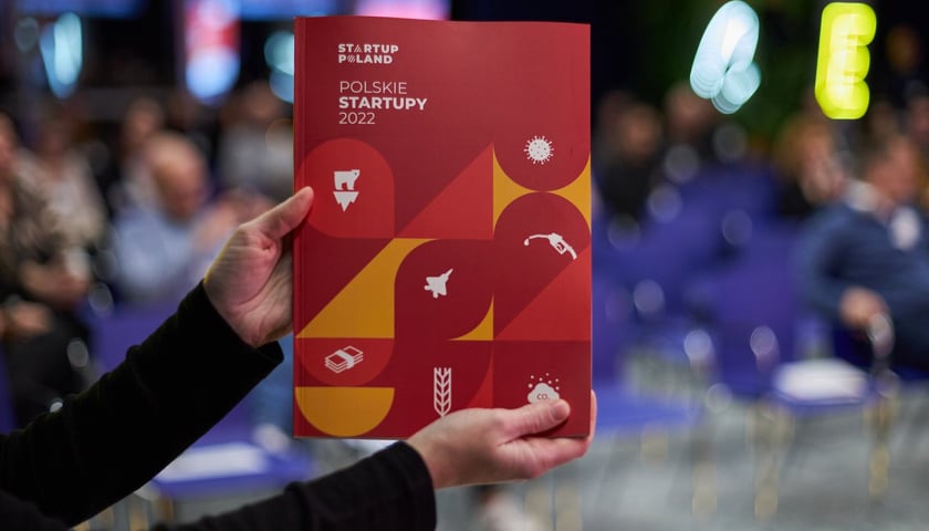 Na zdjęciu uczestnicy spotkania. W piątek, 9 grudnia br., w siedzibie Google we Wrocławiu zaprezentowano najbardziej wyczekiwaną publikację polskiej branży startupowej, czyli najnowszy raport ?Polskie Startupy 2022?.