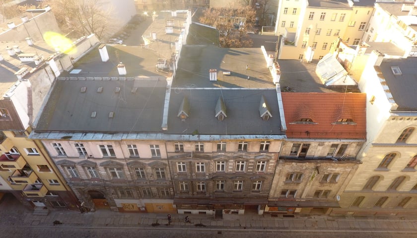 <p>Nieruchomości położone na terenie dla kt&oacute;rego nie uchwalono miejscowego planu zagospodarowania przestrzennego. Działki nr 6/39, 6/40, 6/41, 6/47 będą stanowiły jedną ofertę sprzedaży.</p>
<ul>
<li class="offer-section-body-element-title">Powierzchnia działki: 1 028 mkw.</li>
</ul>