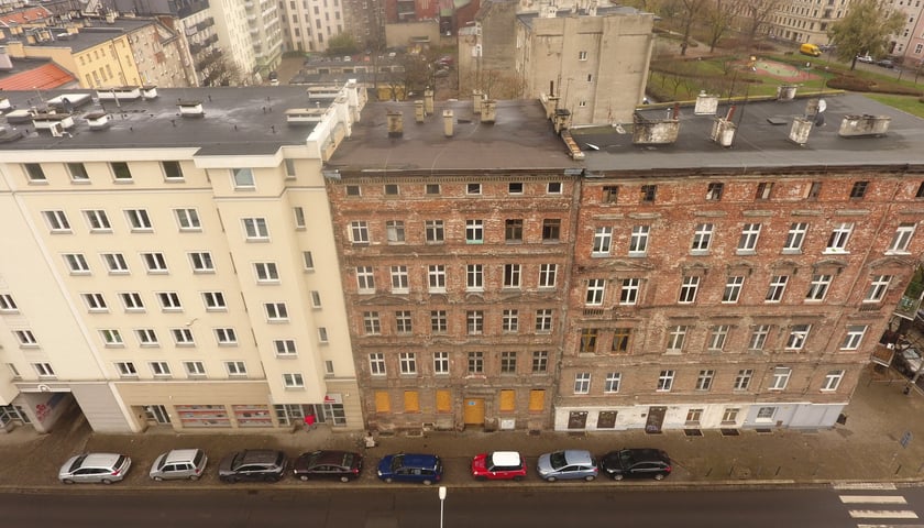 <h2 class="offer-title"><span style="font-size: 14px;">Powierzchnia działki: 295 mkw.</span></h2>
<div class="offer-section-body-element">
<ul>
<li class="offer-section-body-element-title">Powierzchnia budynku: 679 mkw.</li>
<li class="offer-section-body-element-title">
<div class="offer-section-body-element-title">Cena wywoławcza: 2 640 000 zł</div>
</li>
</ul>
</div>
<p>&nbsp;</p>
<p>&nbsp;</p>