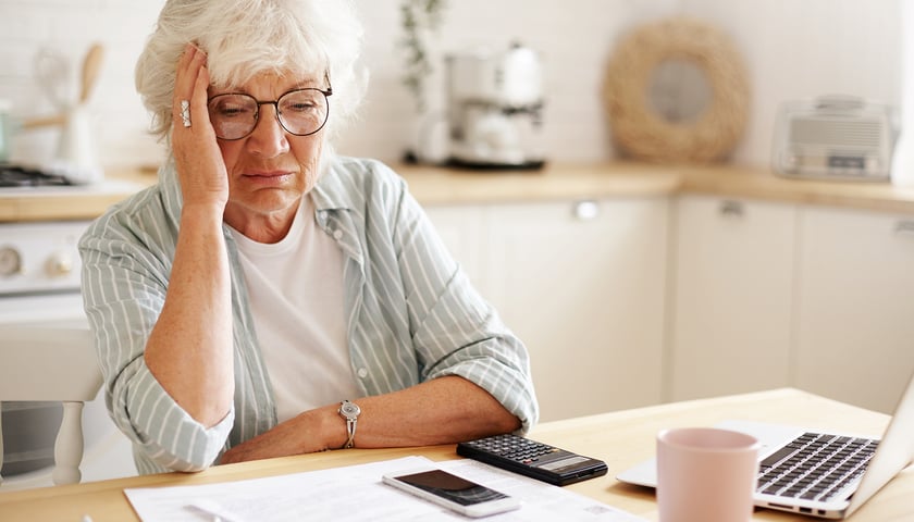Sprawdź ile wyniesie emerytura w 2024. Zobacz waloryzację emerytury. Poznaj szczegóły podawane przez ZUS. Skorzystaj z kalkulatora emerytalnego