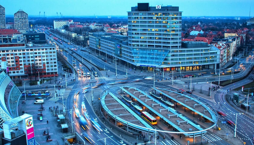 Biurowiec Grunwaldzki Center we Wrocławiu, w którym jest Credit Suisse.