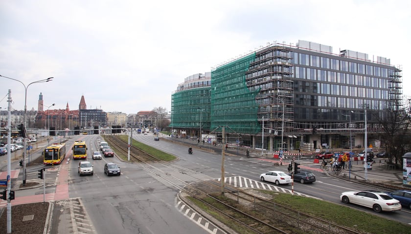 <p>Biurowiec Infinity przy pl. Jana Pawła II&nbsp;</p>