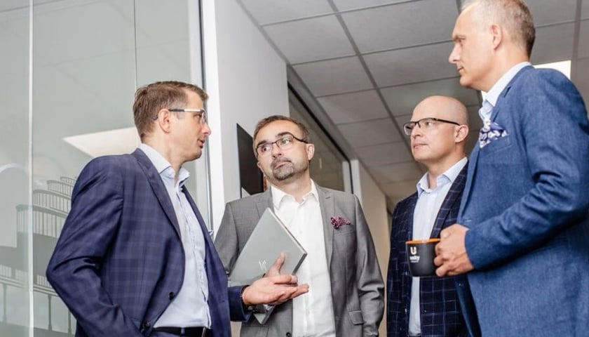 Zarząd Unity S.A.: Grzegorz Kuczyński - Managing Partner, CEO; Piotr Wrzalik - Managing Partner, Head of Market Strategy; Grzegorz Rudno-Rudziński - Managing Partner; Marek Lose - Managing Partner, CFO. 