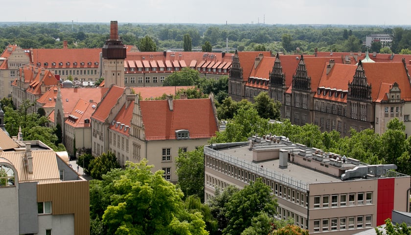 Kampus Politechniki Wrocławskiej widziany z lotu ptaka, zdjęcie ilustracyjne