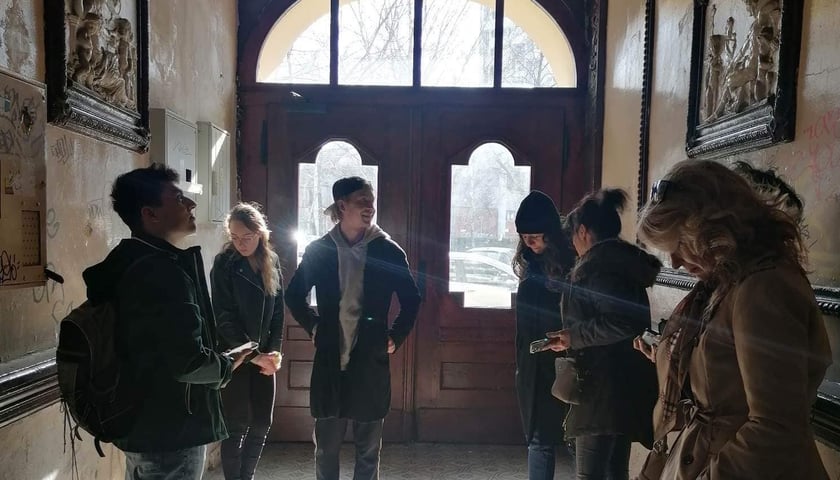 Filip Heliasz odkrywa perły miejskiej architektury i zaprasza na spacery. Jak zgłosić się na spacer?