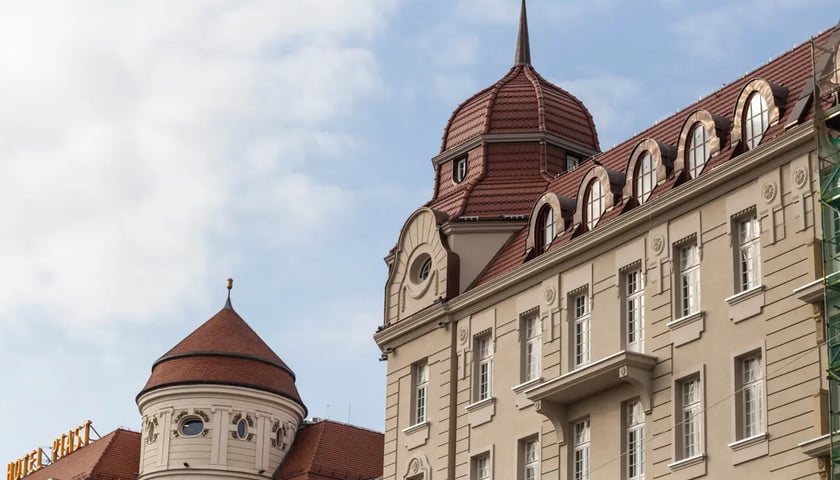 Hotel Grand prawie gotowy. demontowane są ostatnie rusztowania i zasłony