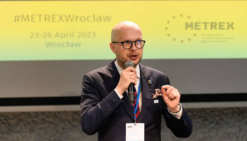 Wiceprezydent Wrocławia Jakub Mazur na konferencji Metrex w Barbarze