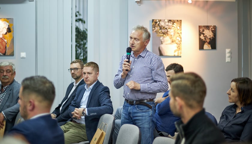 Uczestnicy spotkania z cyklu "Bez  Mikro Nie Ma Makro"w Wiszni Małej.