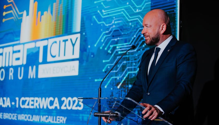 Powiększ obraz: Smart City Forum 2023. Na zdjęciu prezydent Wrocławia Jacek Sutryk