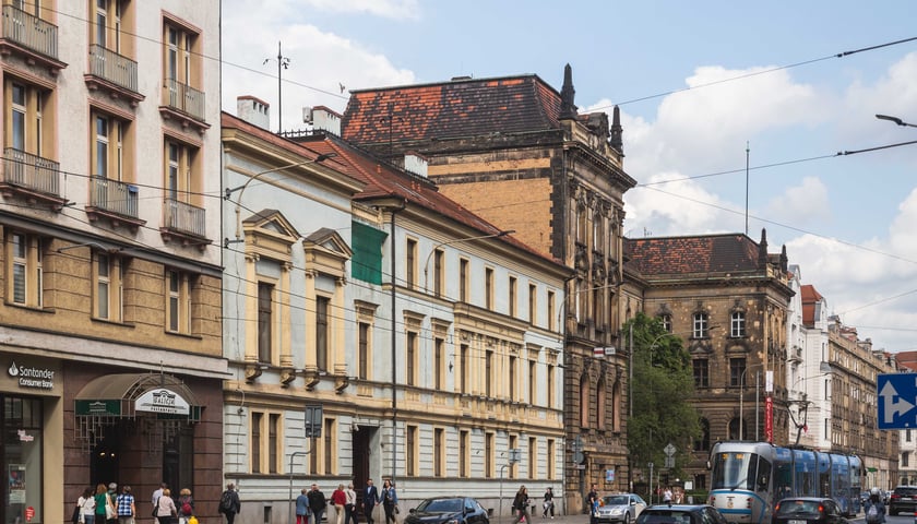 Zespół kamienic znajdujący się przy ul. Piłsudskiego został wystawiony na sprzedaż